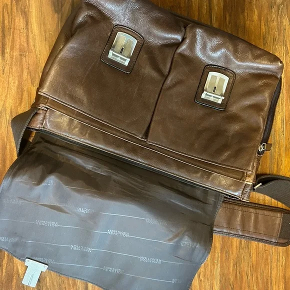 Retro 90s Kenneth Cole Distressed Brown Leather Messenger Bag - Picture 5 of 6